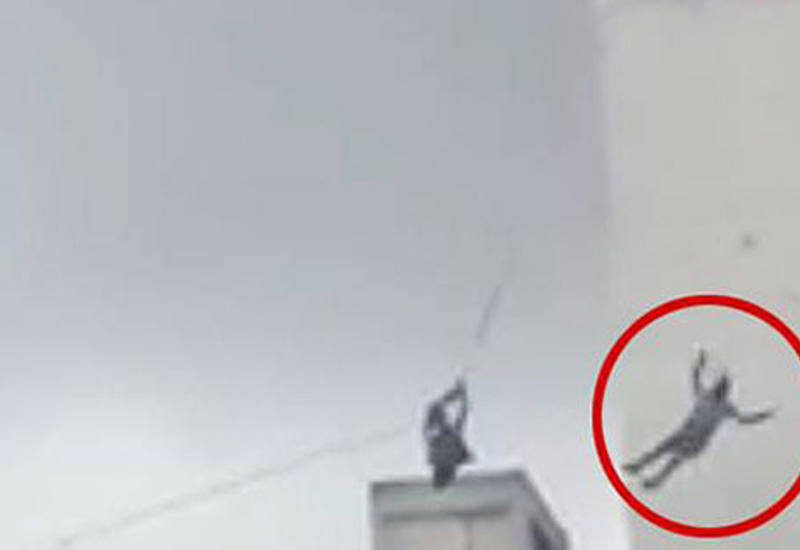 Девушка трагически погибла, наблюдая за спуском на канате