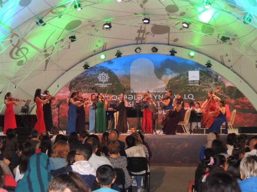 Британский камерный оркестр «FeMusa» дал концерт в рамках IX Габалинского международного музыкального фестиваля