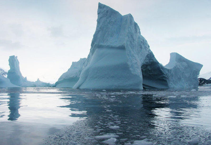 Опубликованы снимки катастрофы с гигантским айсбергом