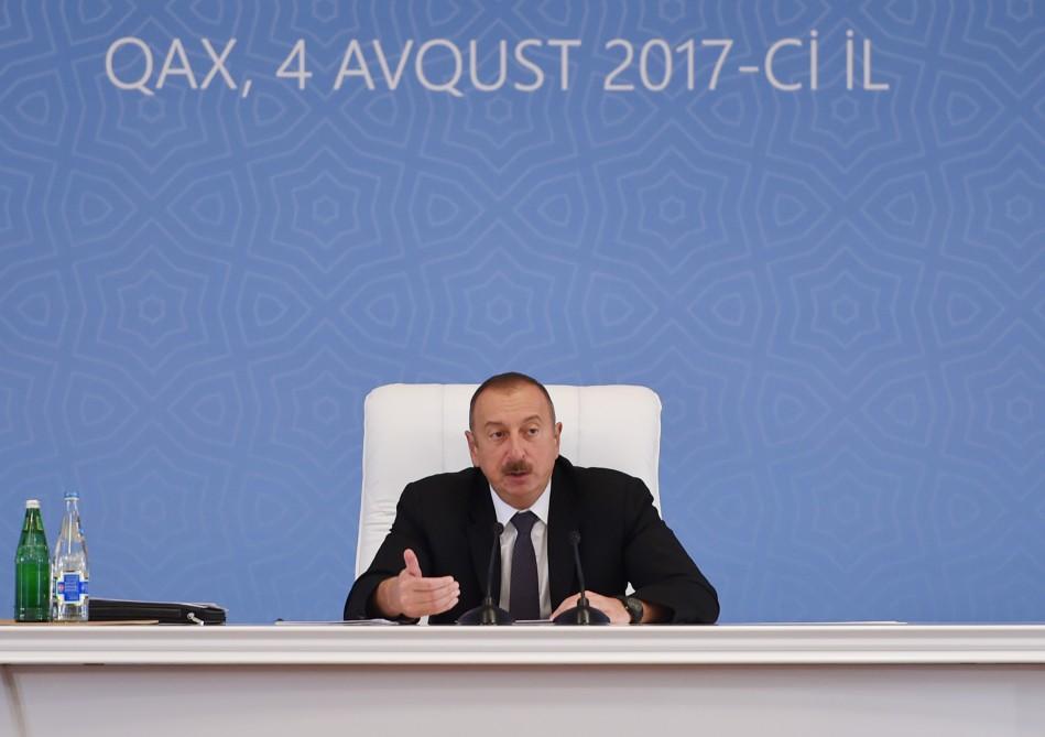 Под председательством Президента Ильхама Алиева в Гахе прошло общереспубликанское совещание по вопросам развития шелководства, табаководства и фундуководства