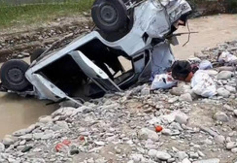 В Масаллы машина вылетела с моста, есть погибший