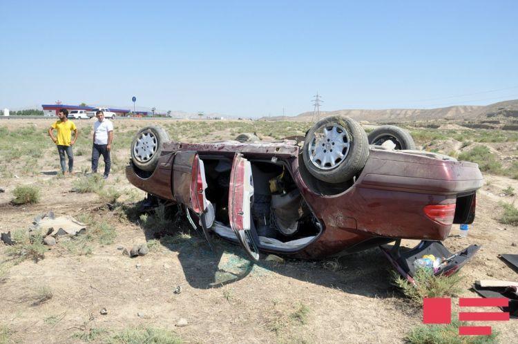 Hacıqabulda avtomobil aşdı: yaralılar var