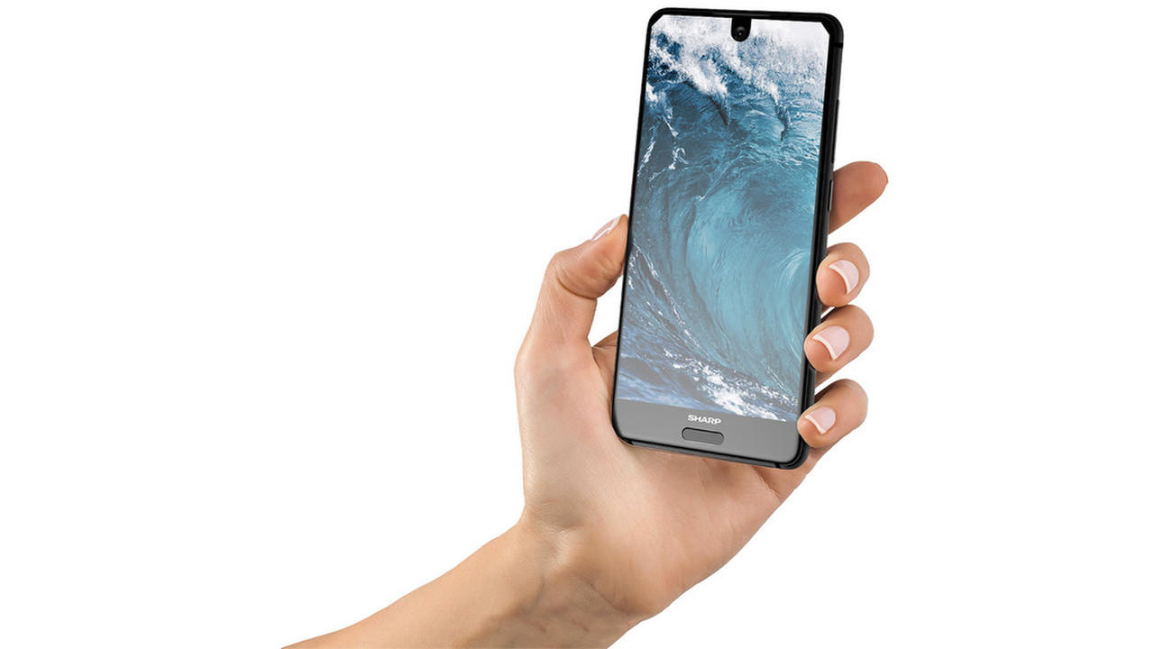 Японцы представили смартфон, опередивший iPhone 8