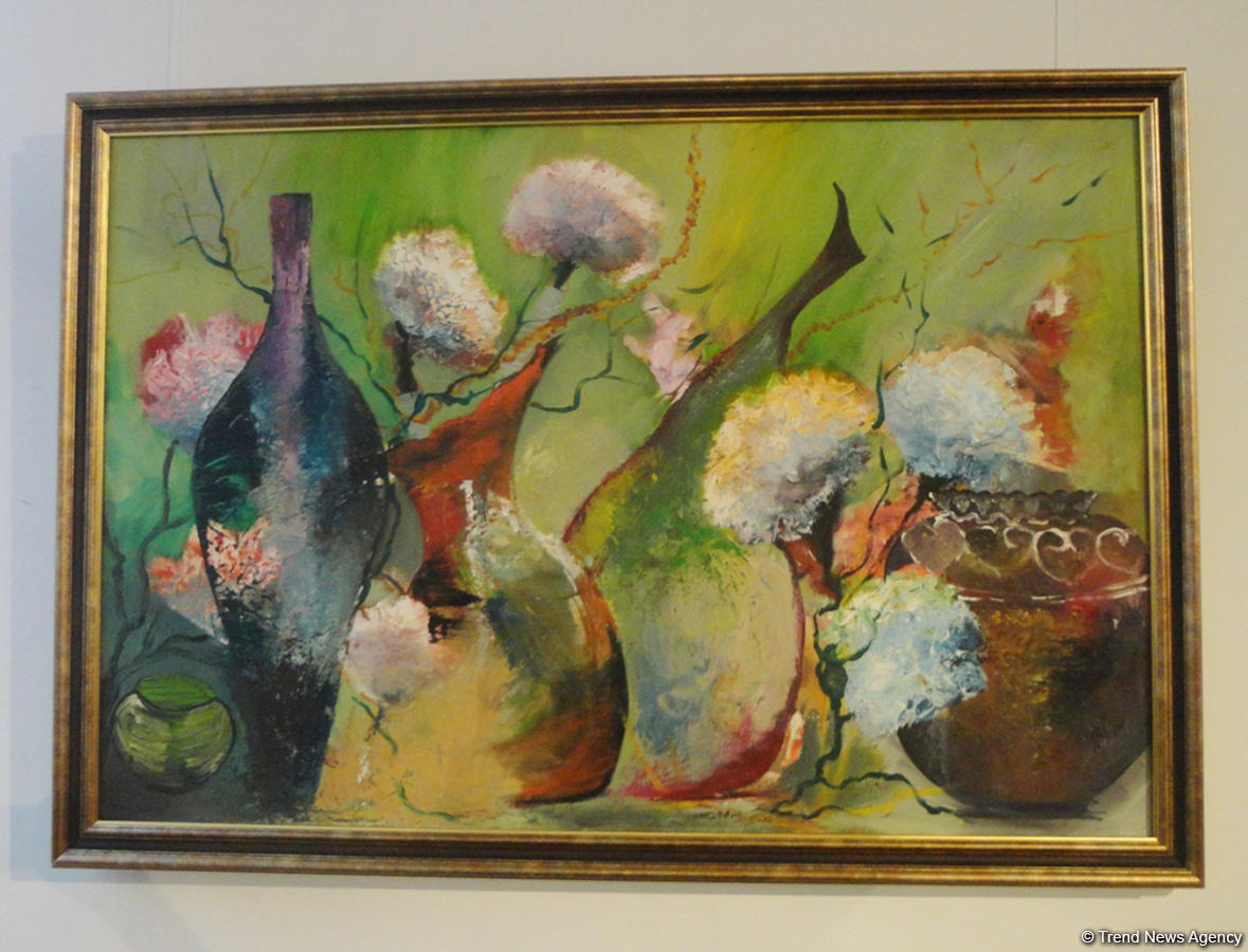 В Баку проходит летняя выставка творческих женщин