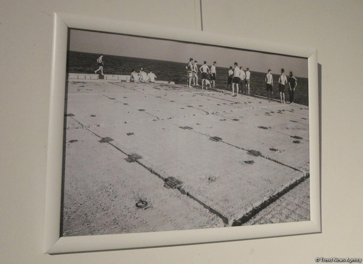 В Баку проходит летняя выставка творческих женщин