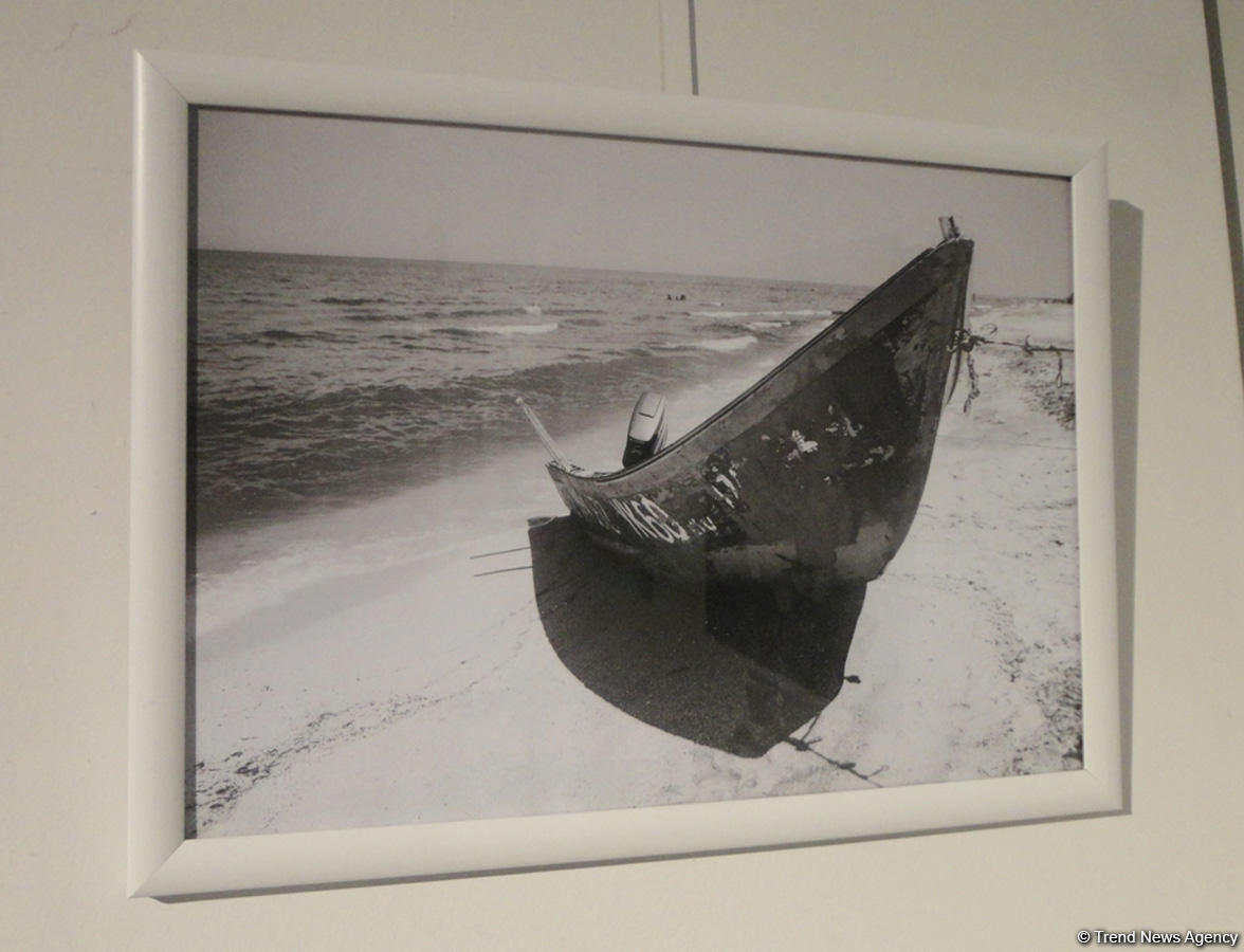 В Баку проходит летняя выставка творческих женщин