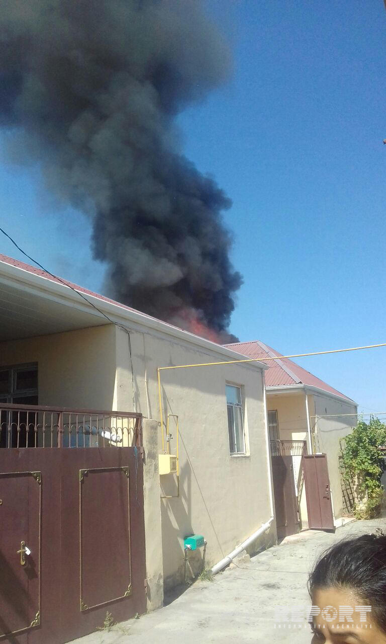 В Хырдалане произошел пожар в частном доме