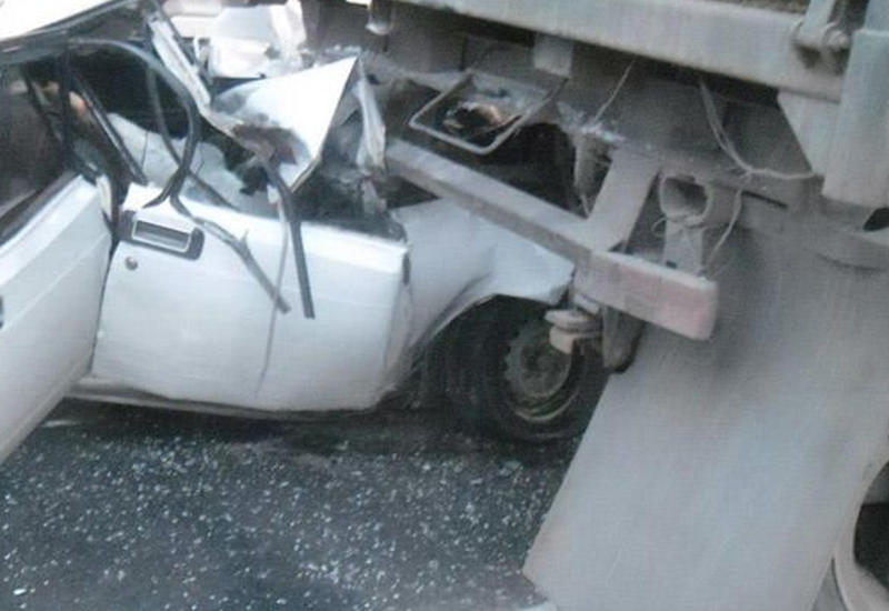 Goranboyda minik avtomobili ilə yük maşını toqquşdu: ölən var