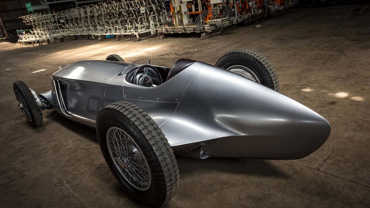Infiniti полностью рассекретила ретро-концепт Prototype 9