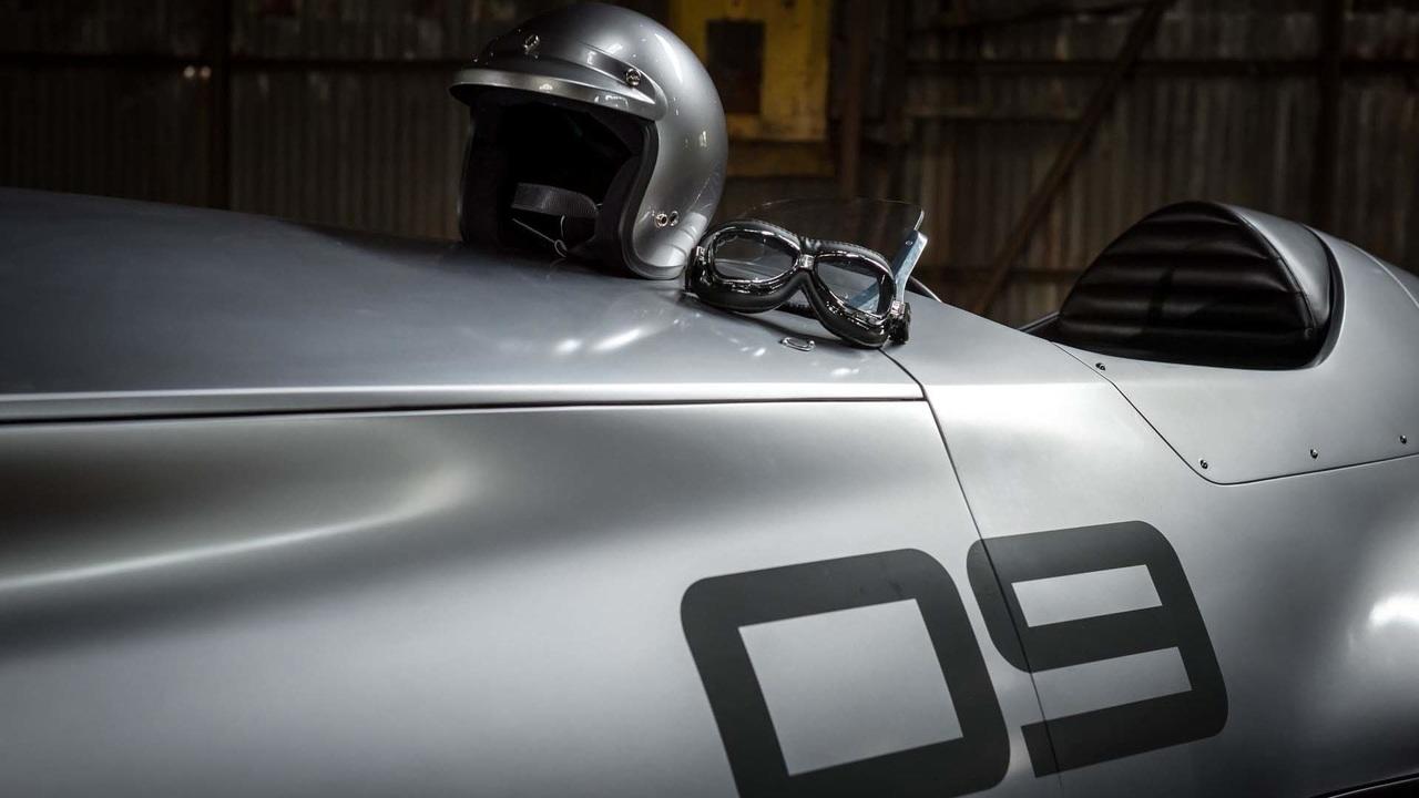 Infiniti полностью рассекретила ретро-концепт Prototype 9