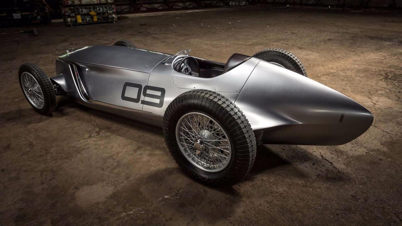 Infiniti полностью рассекретила ретро-концепт Prototype 9