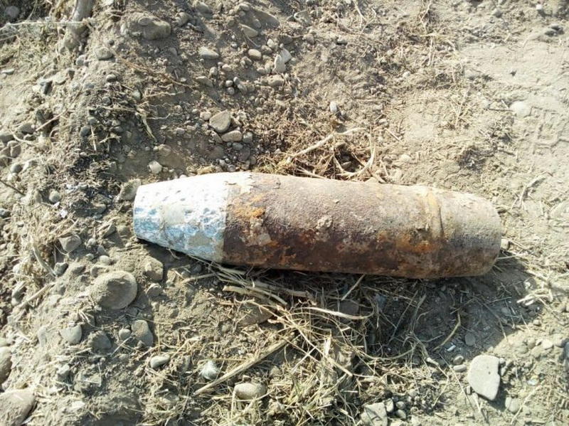 В Агджабеди обнаружили артиллерийский снаряд