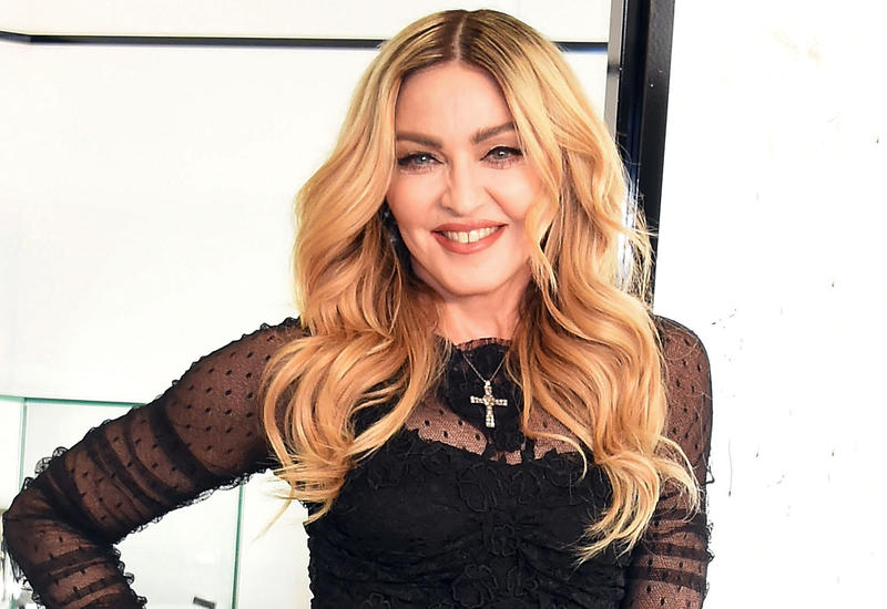 СМИ: Мадонна переезжает в Португалию ради сына