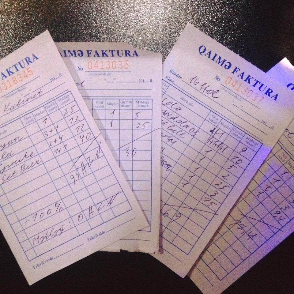 Необычная акция бакинского ресторана в честь победы сборной Азербайджана над командой Сан-Марино