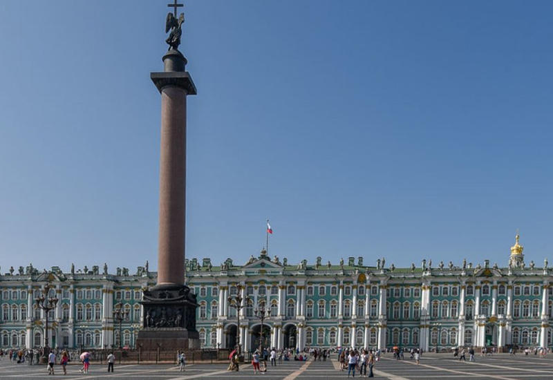 Семиметровый пожар в Эрмитаже потушили 18 расчетов