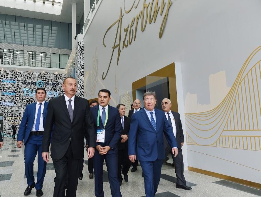Президент Ильхам Алиев ознакомился с национальными павильонами Азербайджана и Казахстана в рамках международной выставки “Астана EXPO 2017”