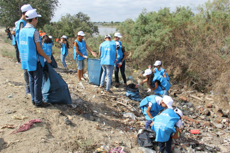 В Азербайджане прошла акция по очистке дельты реки Кура