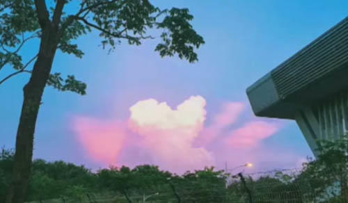 Облако в виде сердца умилило очевидцев