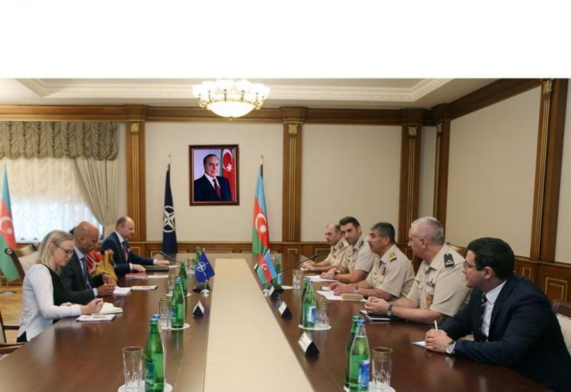 Закир Гасанов на переговорах со спецпредставителем генсека НАТО