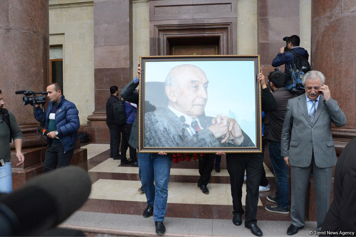 В Баку попрощались с Лютфи Заде