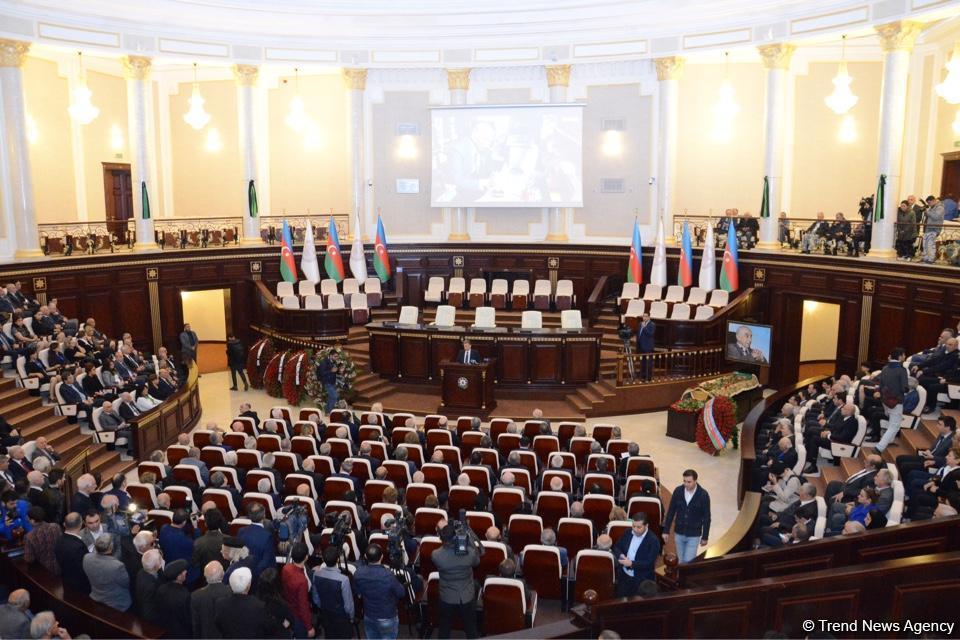 В Баку попрощались с Лютфи Заде