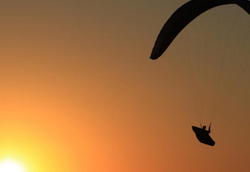 Гибель десантника из-за нераскрывшегося парашюта попала на камеры