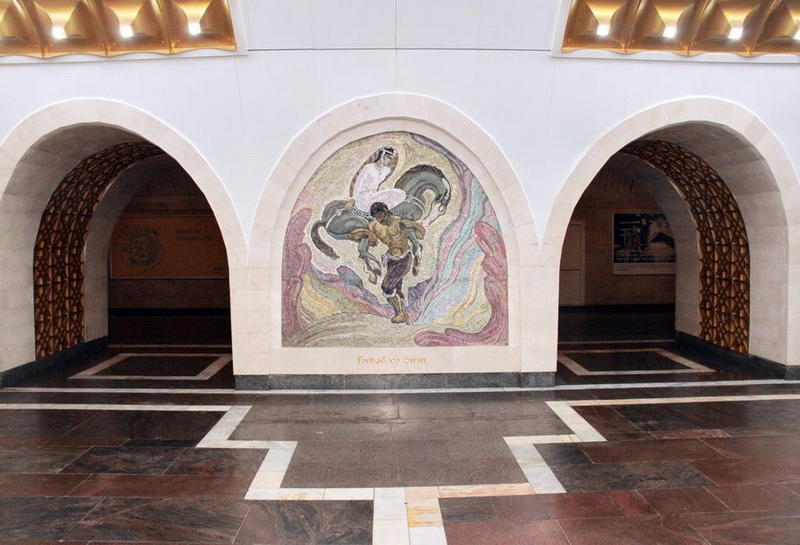 "Низами". Вот как выглядит самая красивая станция метро после ремонта