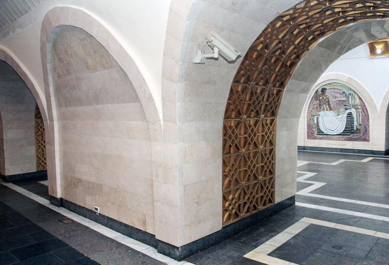 "Низами". Вот как выглядит самая красивая станция метро после ремонта