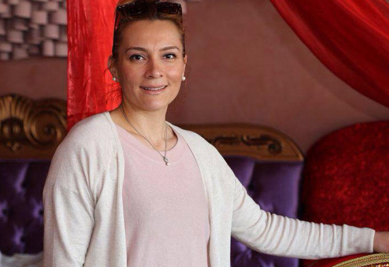 Azərbaycanlı aktrisanın Türkiyədə yaşayan qızı müğənniliyə başlayıb?