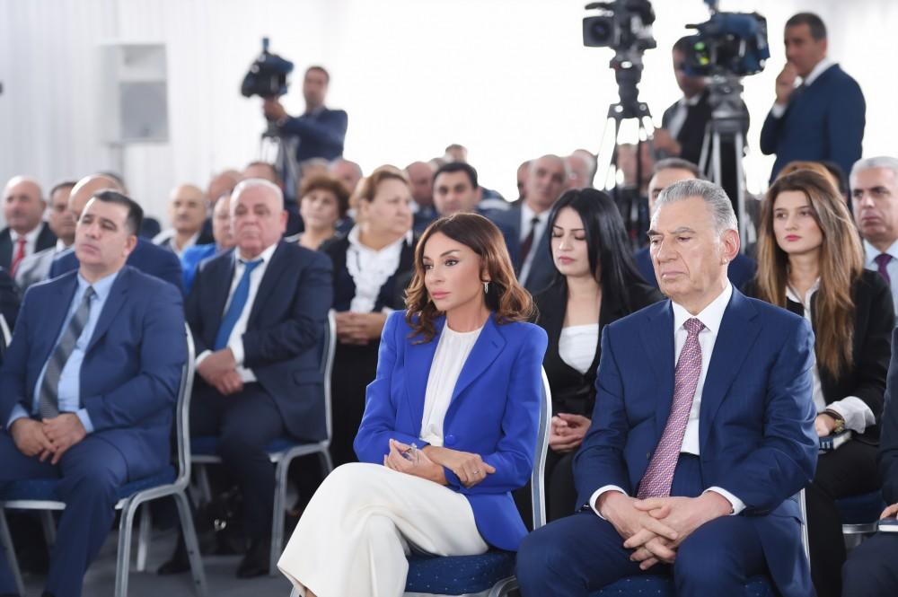 Первый вице-президент Мехрибан Алиева приняла участие в церемонии предоставления квартир в городке для вынужденных переселенцев в Масазыре