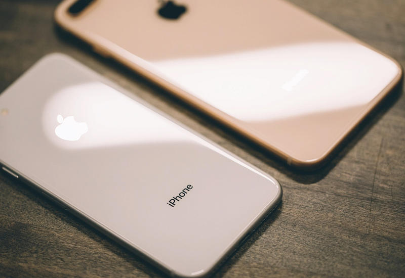 Apple расследует случаи вздутия батарей в iPhone 8