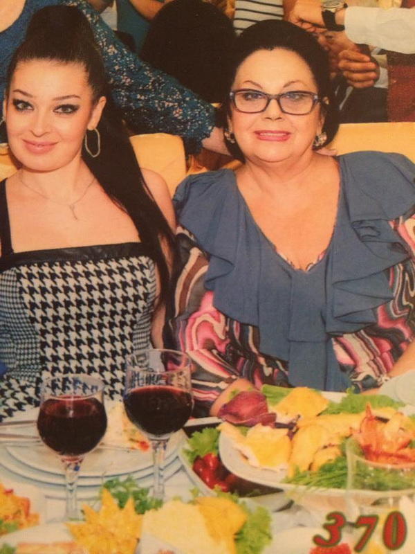 Tanınmış azərbaycanlı aktrisanın Aişvariya Raya oxşayan qızları