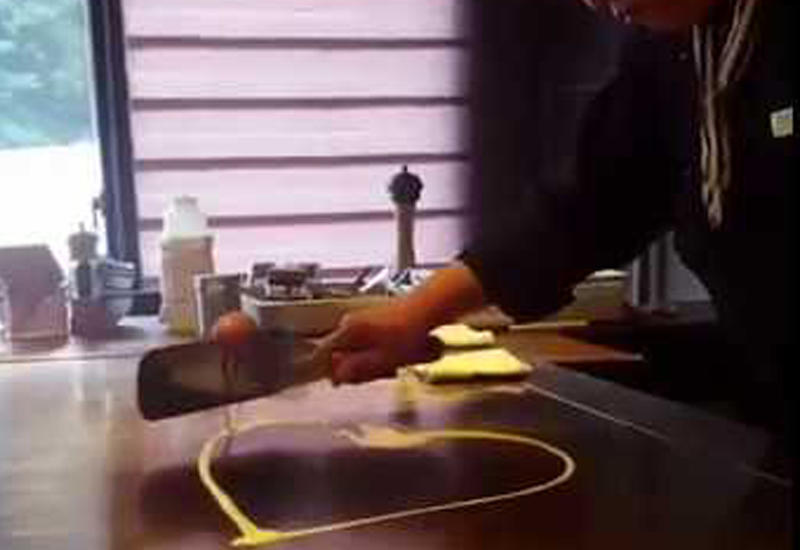 Этот ролик стремительно набирает популярность в Сети