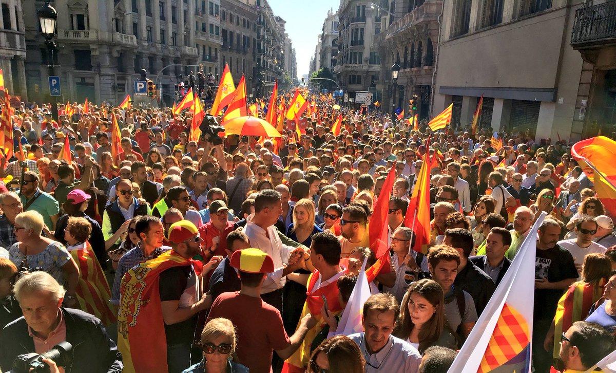 950 тысяч человек вышли на митинг в защиту единства Испании в Барселоне