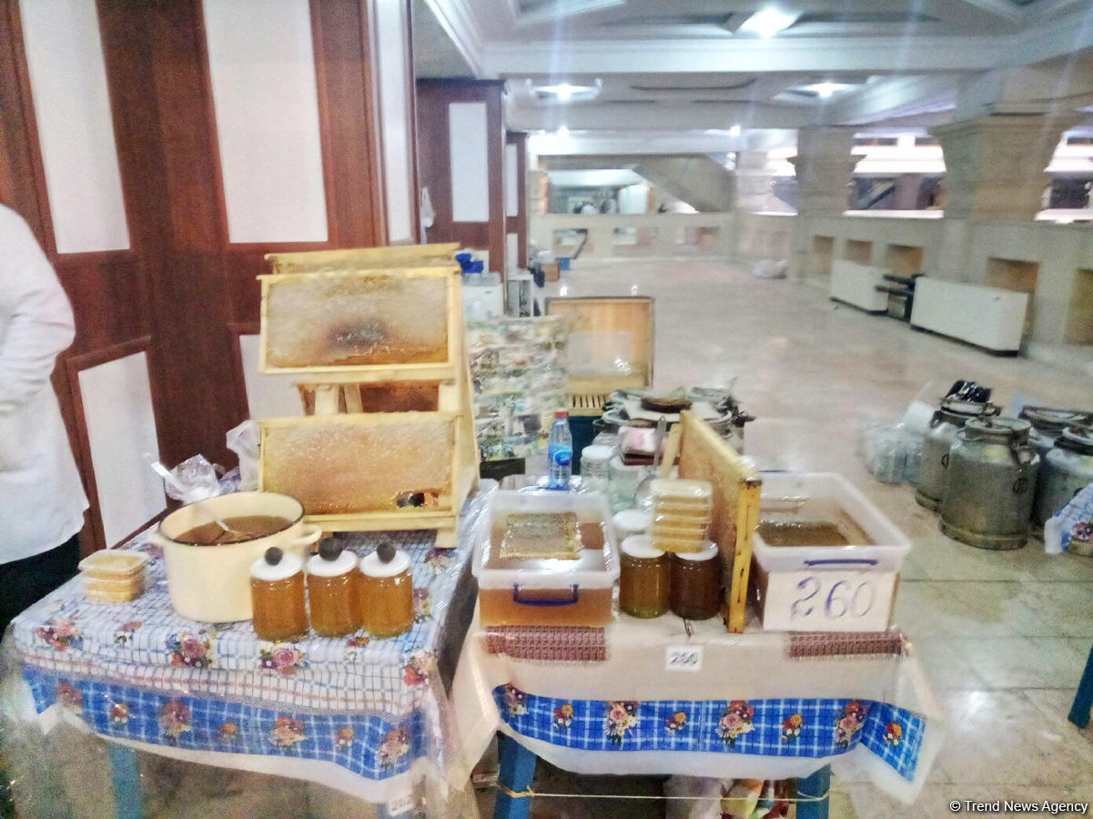 Ярмарка меда в Баку