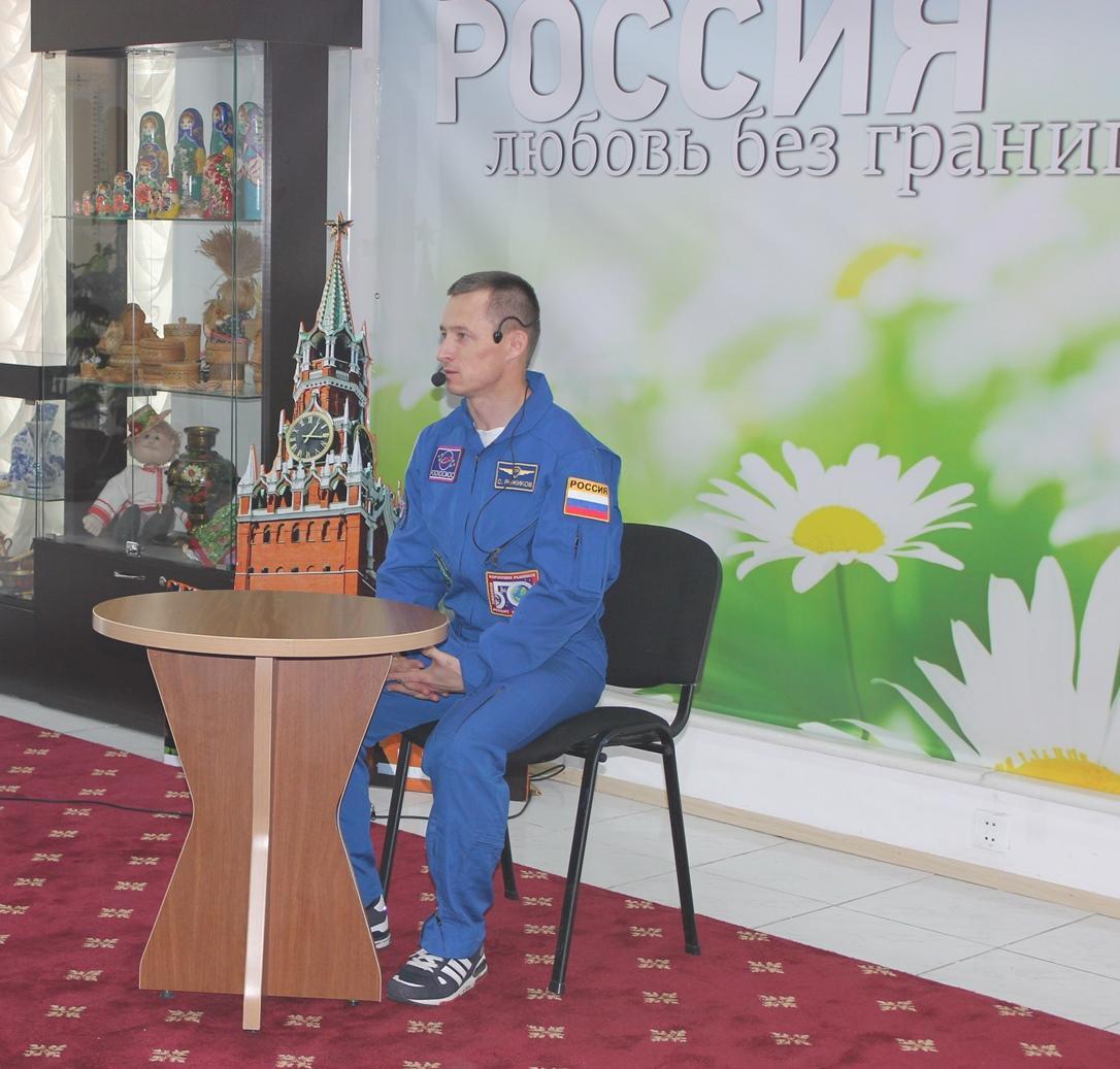 Российский космонавт встретился с бакинской молодежью
