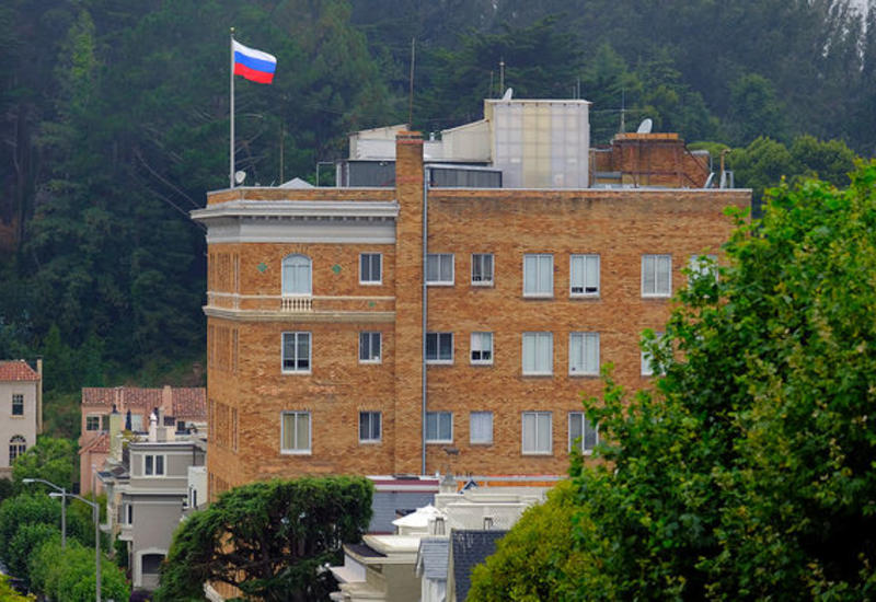 С консульских зданий в Сан-Франциско сорвали российские флаги