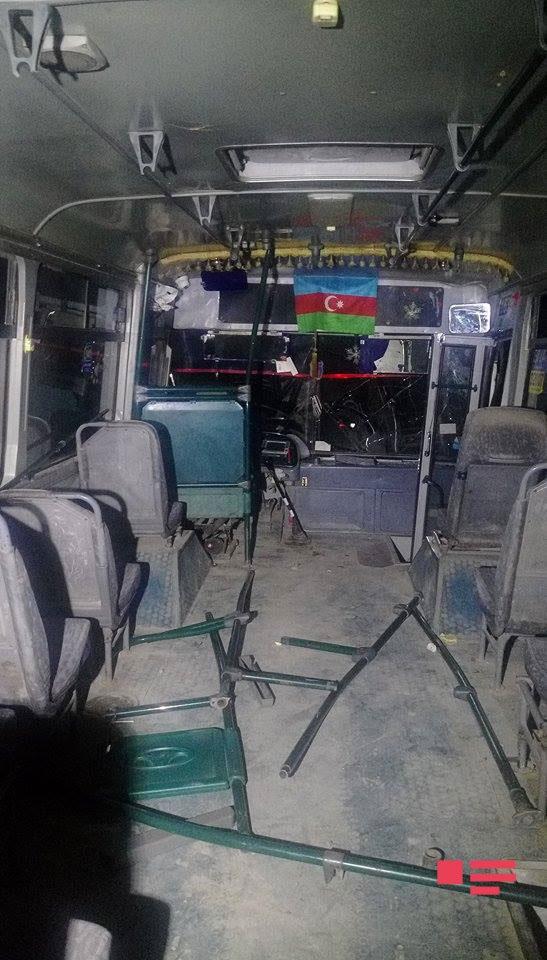 В Баку автобус столкнулся с грузовиком, есть раненые