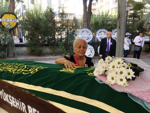 Tanınmış sənətçi dəfn olundu - Yasına məşhurlardan kimsə gəlmədi