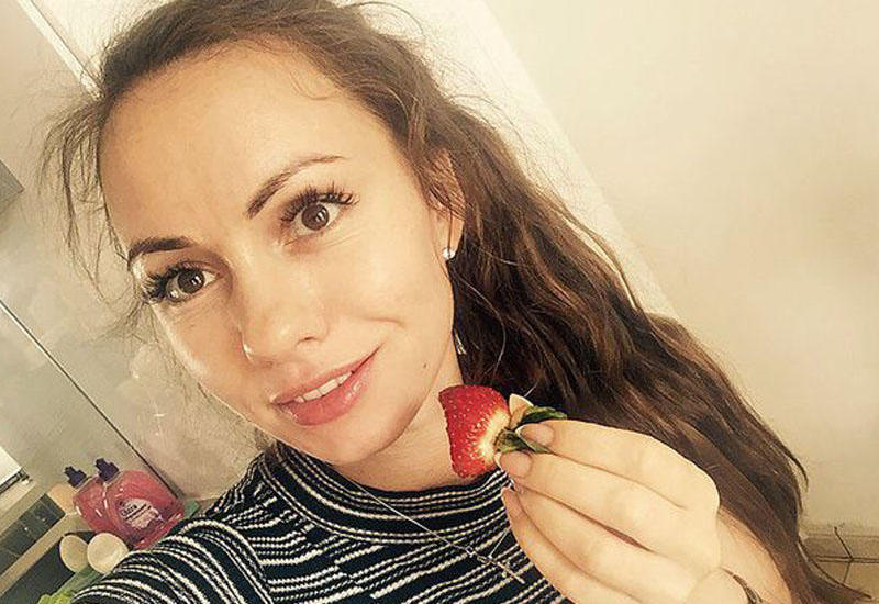 Yolda sinəsini göstərərkən qəzaya düşüb ölən modelin rəfiqəsi tutuldu