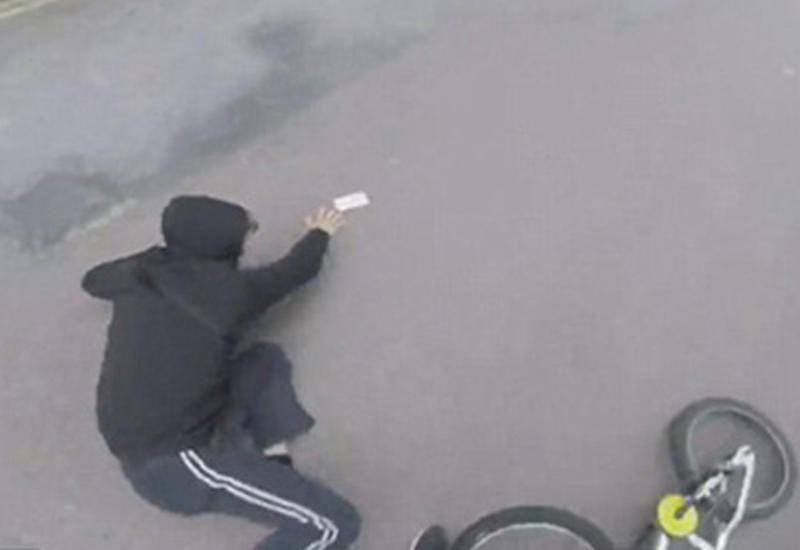 Героический поступок байкера попал на камеры