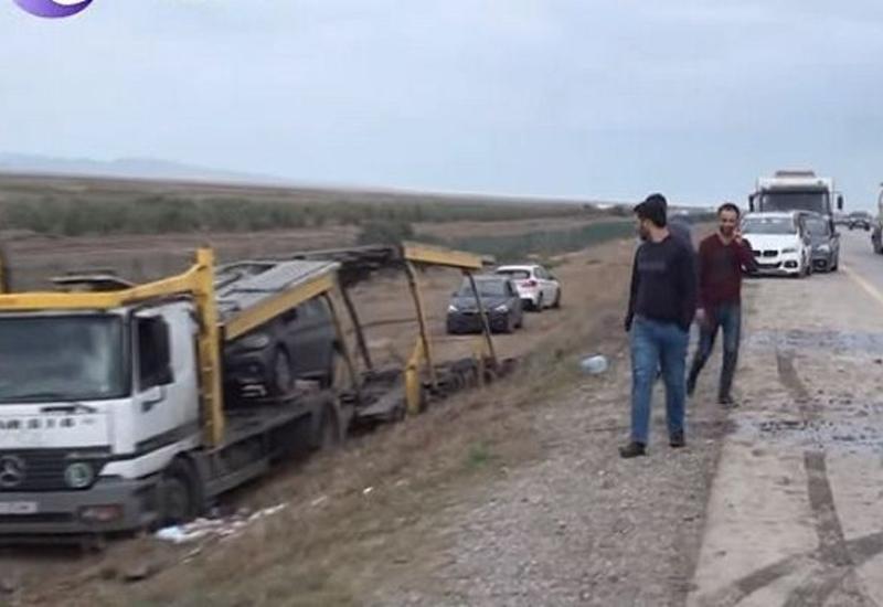 Salyanda qəza: 7 BMW yararsız hala düşdü