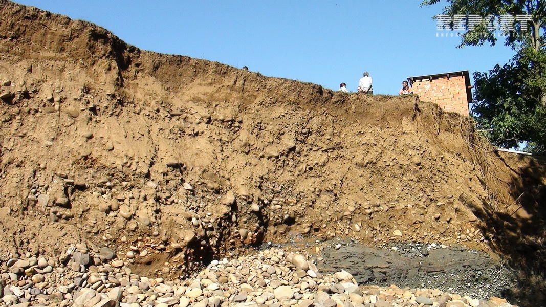 Masallının bu kəndində evlər təhlükədədir