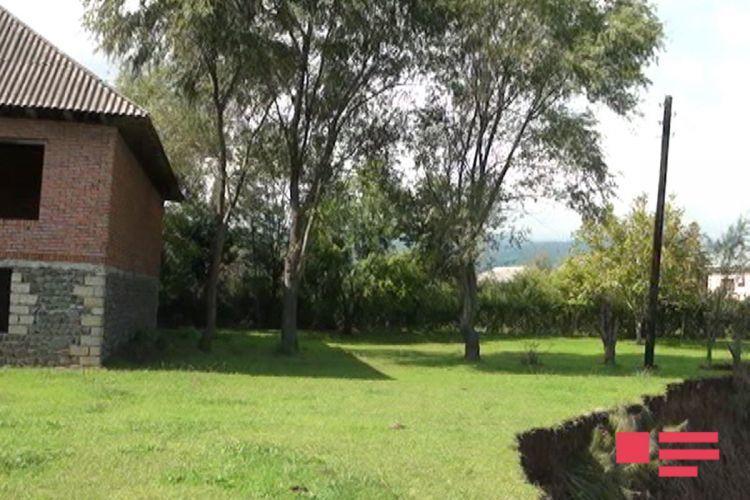 Sel Astarada üç körpünü dagıdıb