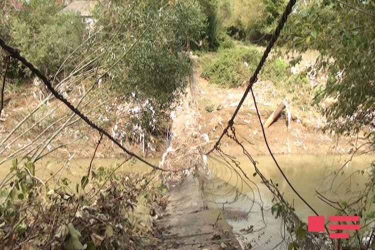 Sel Astarada üç körpünü dagıdıb
