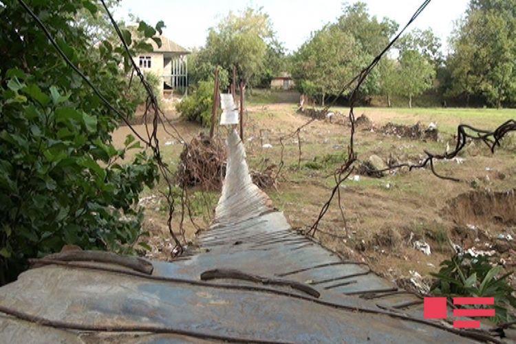 Sel Astarada üç körpünü dagıdıb