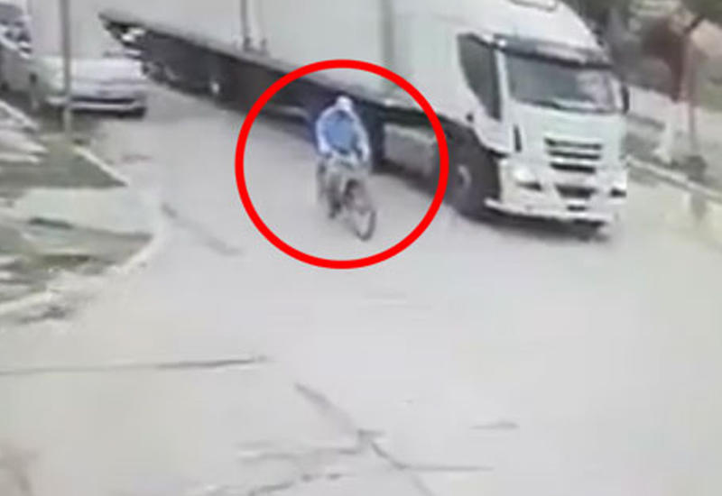 Жуткая смерть велосипедиста, оставшегося под колесами грузовика
