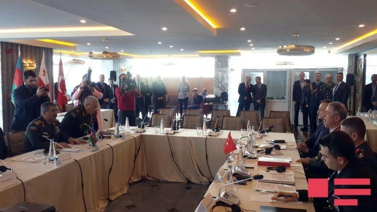 Закир Гасанов встретился с начальником генштаба ВС Турции