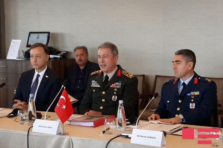 Закир Гасанов встретился с начальником генштаба ВС Турции