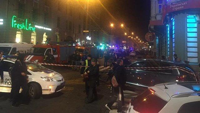 В Харькове внедорожник въехал в толпу, есть погибшие